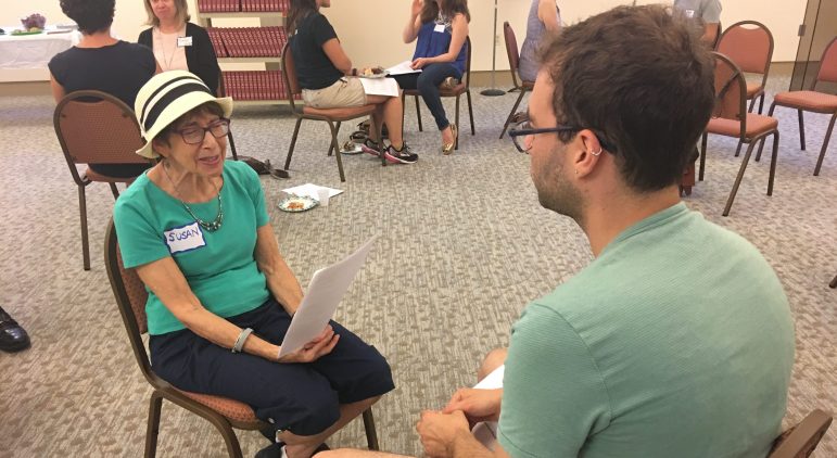 JUFJ members discuss a reading in pairs.